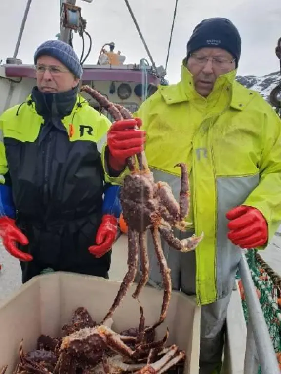 "Работа и вакансии" мужчинам на судне-краболове в Норвегии