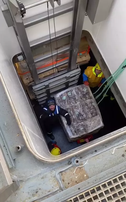 "Работа и вакансии" мужчинам на судне-краболове в Норвегии