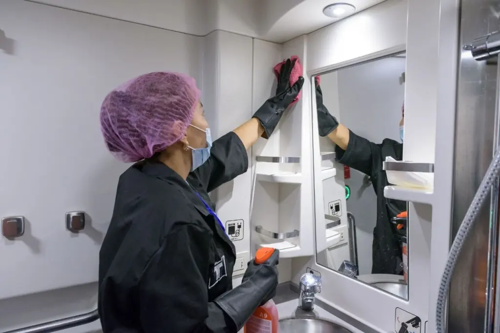 Экипировщик вагонов (мойка пассажирских вагонов)