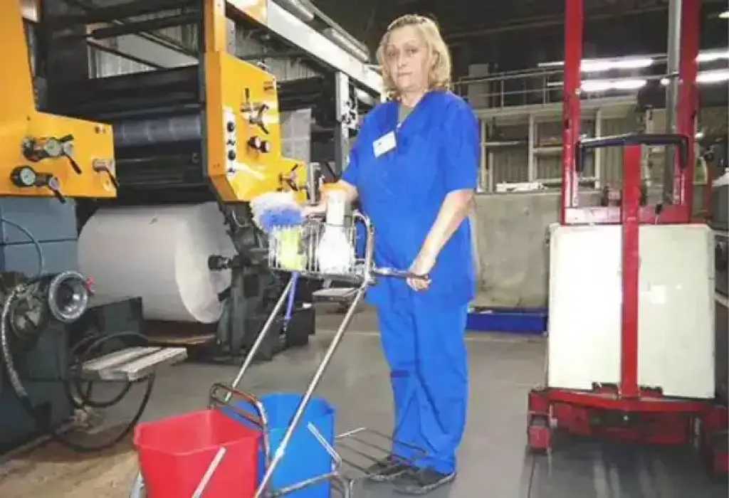 Уборщик производственных и служебных помещений